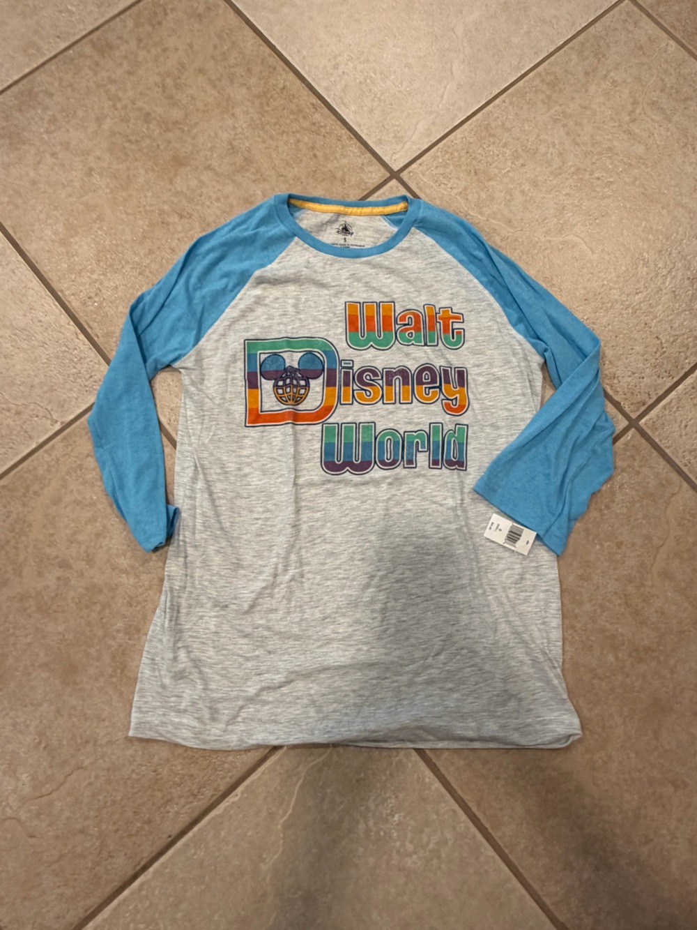 Disney Disney World classic logo Baseball T Shirt- Unisex size S